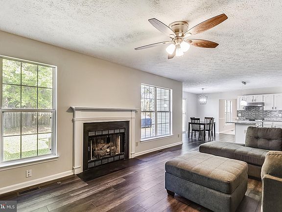 3rd image of 21 Saint Peters Ct