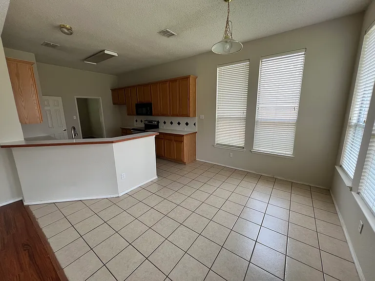 3633 Kimble Dr — Photo 8
