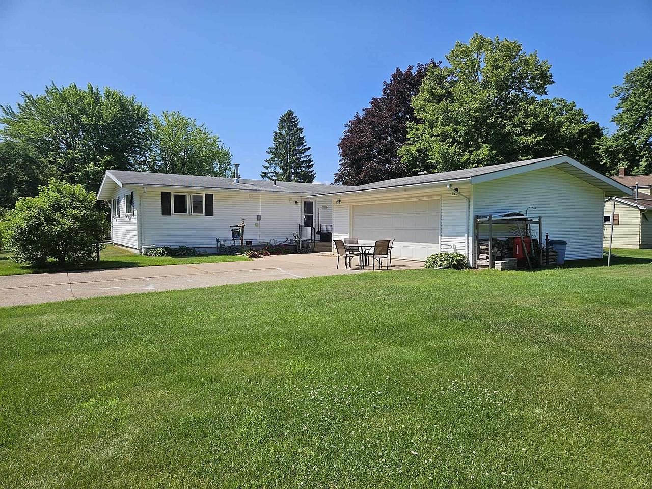 300 West BUTTERNUT STREET, Abbotsford, WI 54405 MLS 22232874 Zillow