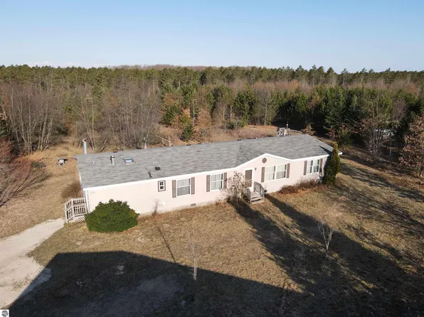 10400 Roop Rd, Kingsley, MI 49649