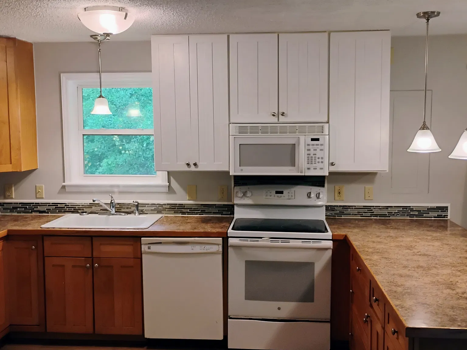 3 bed, 1250 sqft, $1,950 — Photo 4