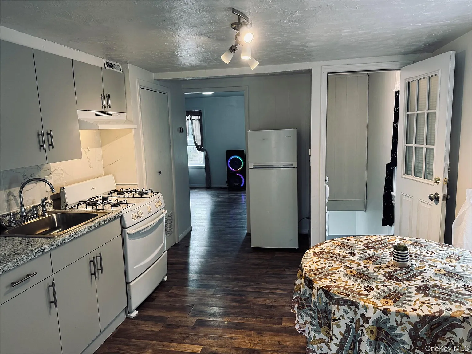 Studio, 1.0 bath, 600 sqft, $1,600 — Photo 3