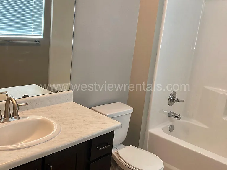 203 E Laurel St — Photo 120