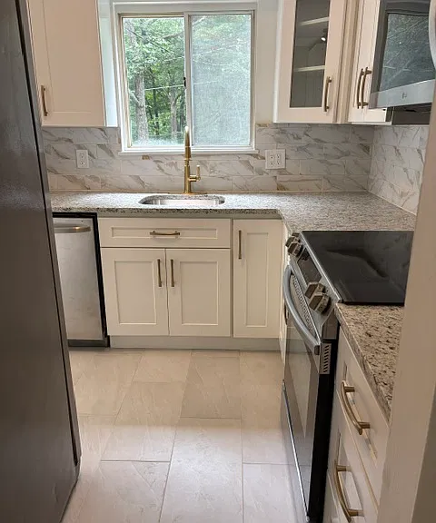 1247 Chateau Dr — Photo 5