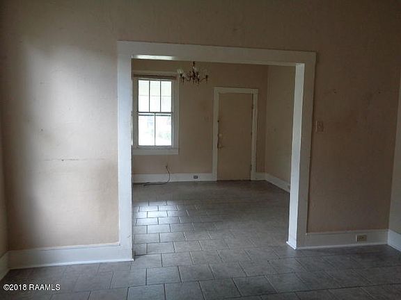 4th image of 824 Bank Ave