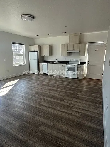 1640 SW Juniper Ave Photo 1
