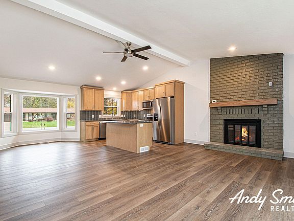 4th image of 376 Kingwood Dr