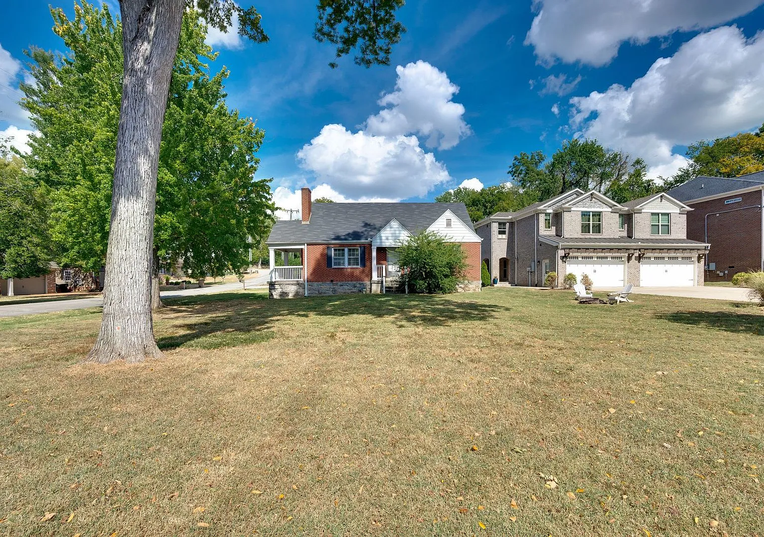 Awesome 2-bedroom, 1-bathroom home in the heart of Green Hills! — Photo 1