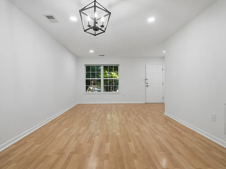 2148 Jordan Ct — Photo 6