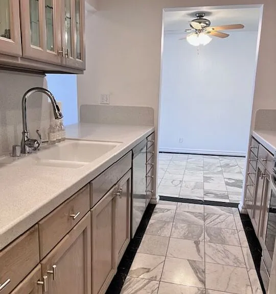 906 N Doheny Dr #512 — Photo 9