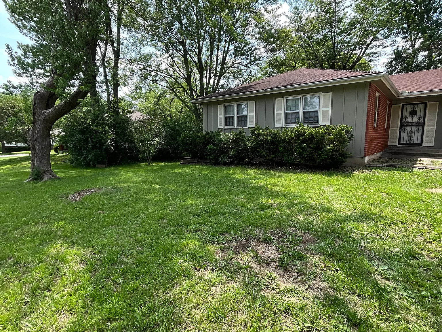 3 bed, 2.5 bath, 2200 sqft, $1,999 — Photo 3