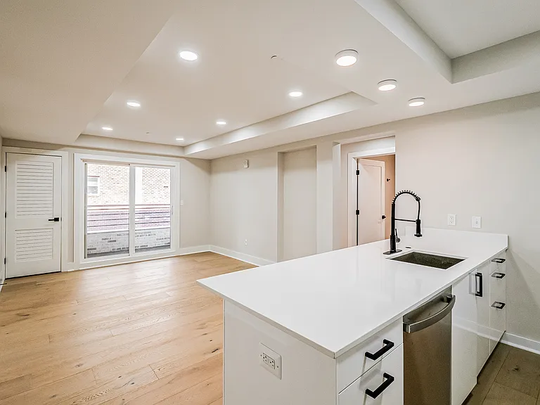 919 12th St NE #202 — Photo 2