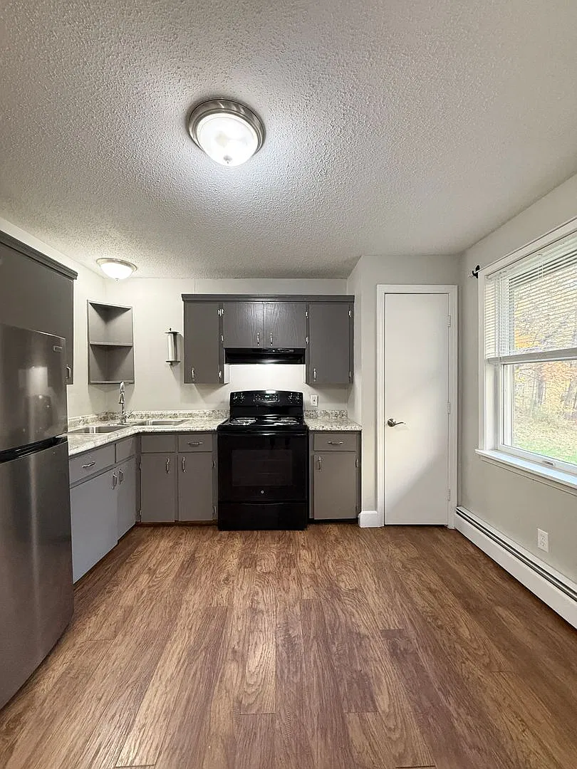 187 Dinsmore — Photo 2