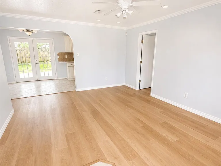 10415 Norton Dr — Photo 2