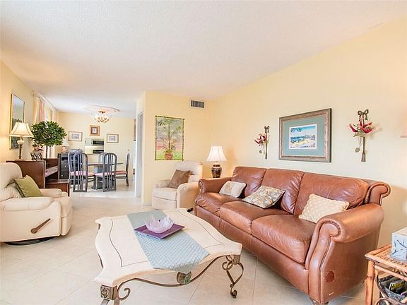 3rd image of 4 Vista Palm Ln APT 201