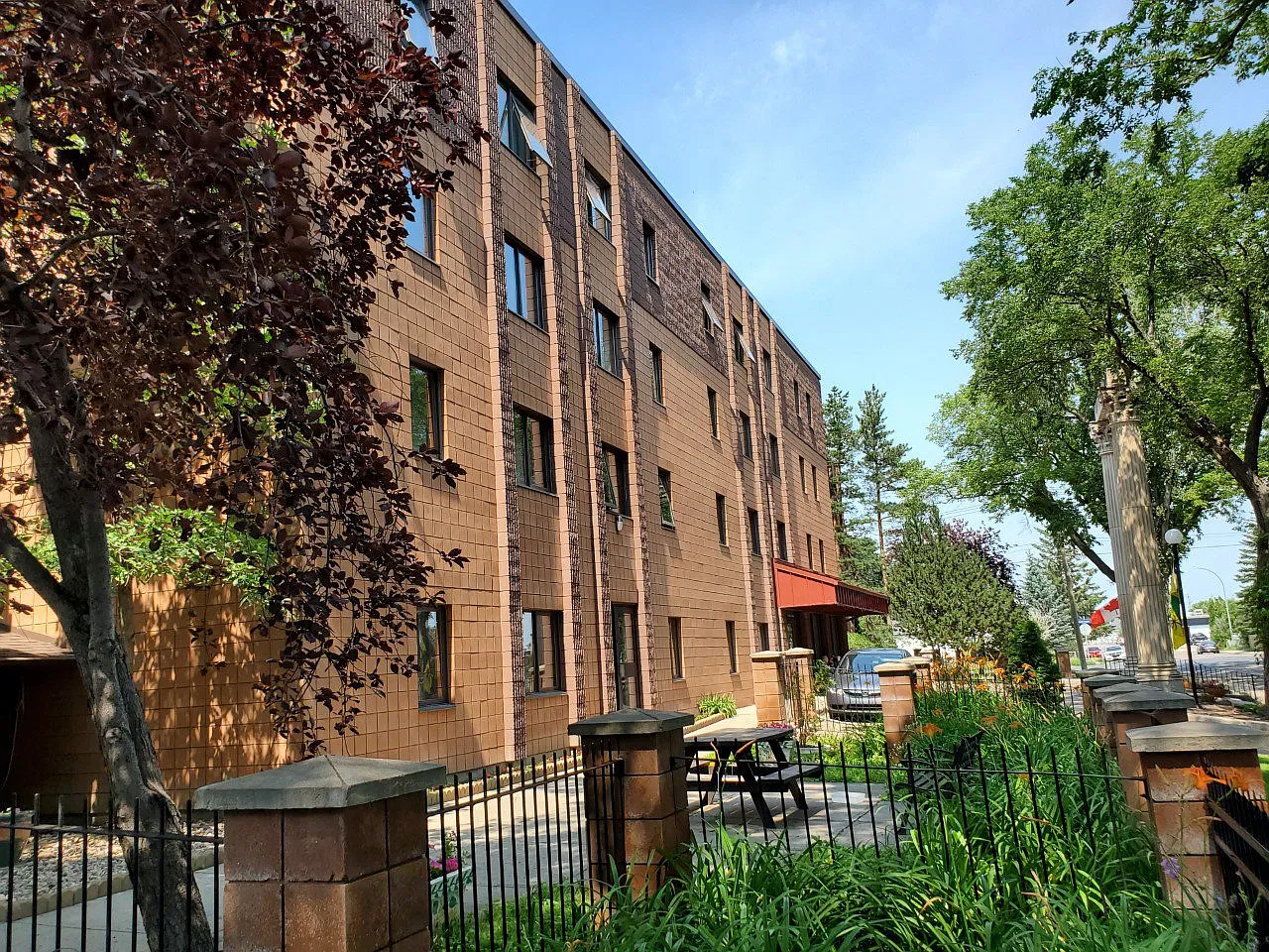 St Basil Manor — Photo 1