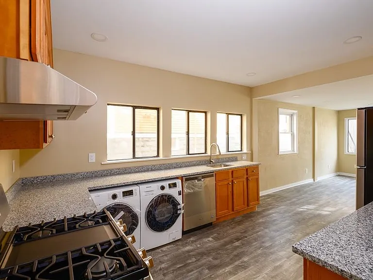 75 Bartlett St #1 — Photo 5