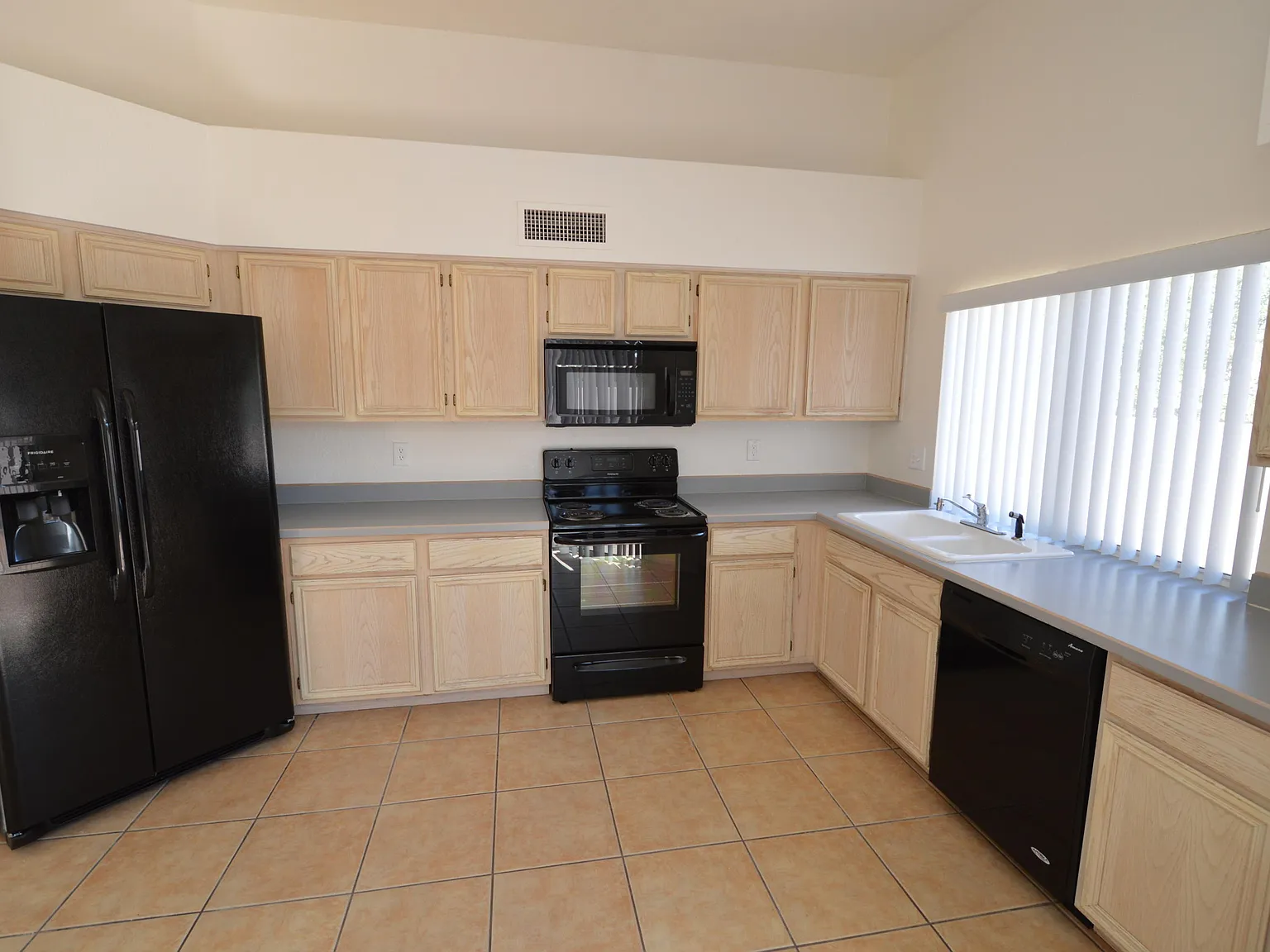 3 bed, 2.0 bath, 1343 sqft, $1,795 — Photo 4