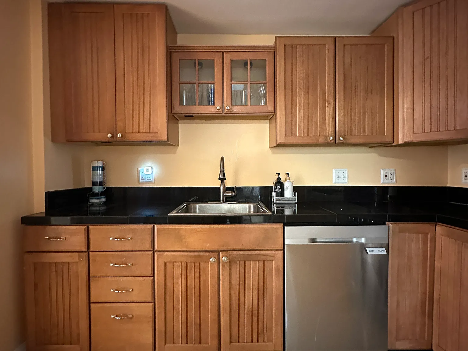 3 bed, 1570 sqft, $4,000 — Photo 2