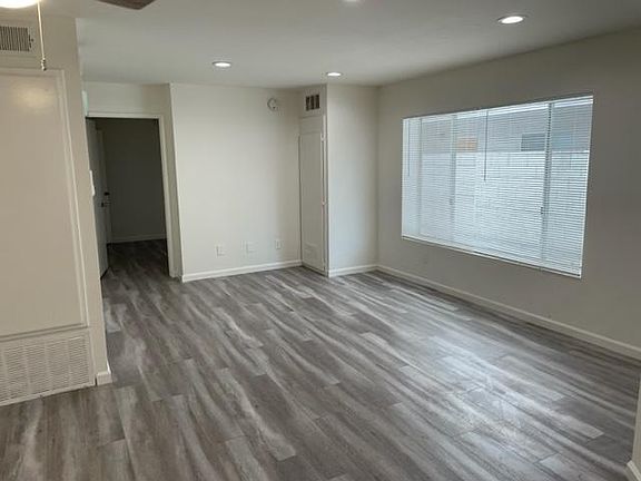 4th image of 5302 Cartwright Ave #2