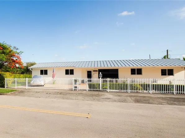 11206 SW 1st St, Sweetwater, FL 33174