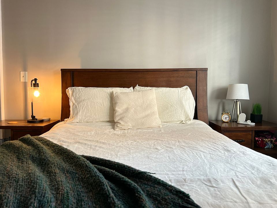 1st image of 742 Monroe Dr NE APT 13