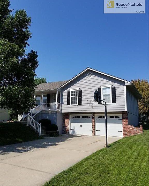 1st image of 728 NE Colleen Dr