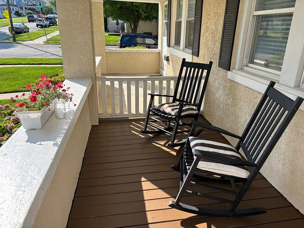 3 bed, 1.5 bath, 1600 sqft, $3,600 — Photo 2