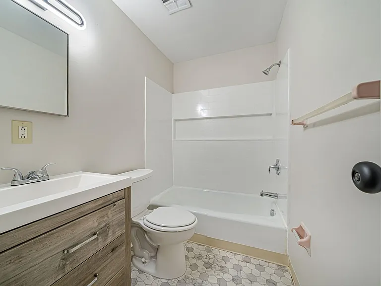 Brooklane Manor Apartments — Photo 53