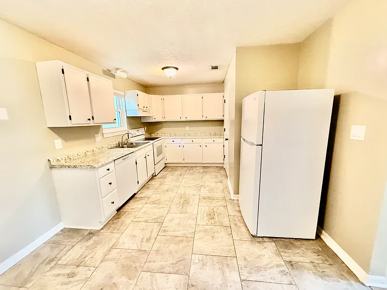 21104 S Lakeview Dr #2 — Photo 6