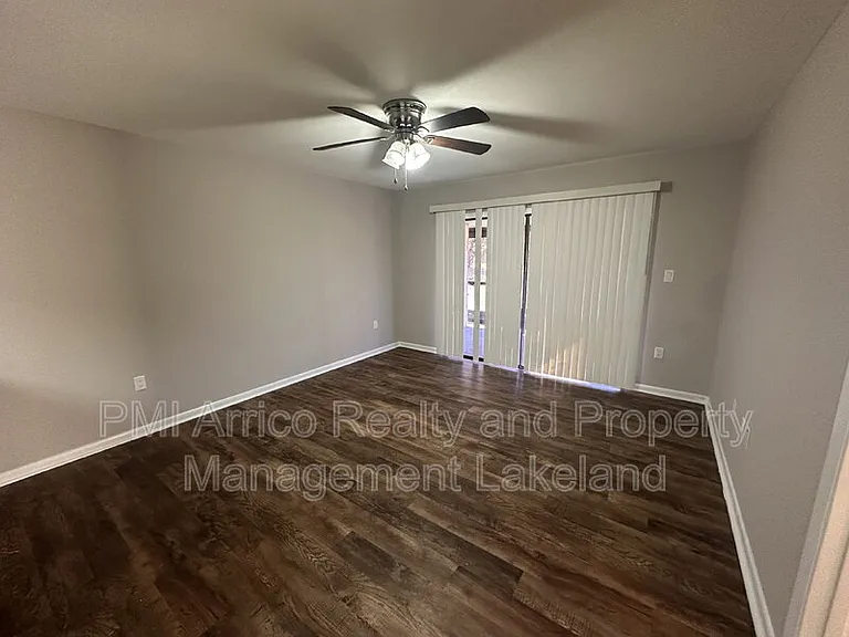 3211 Julia Ct — Photo 11