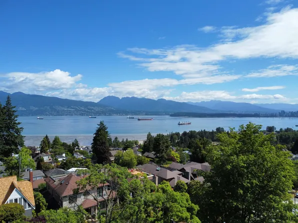 4678 W 3rd Ave, Vancouver, BC V6R 1N4