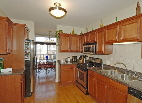 4th image of 1273 Leonard Dr