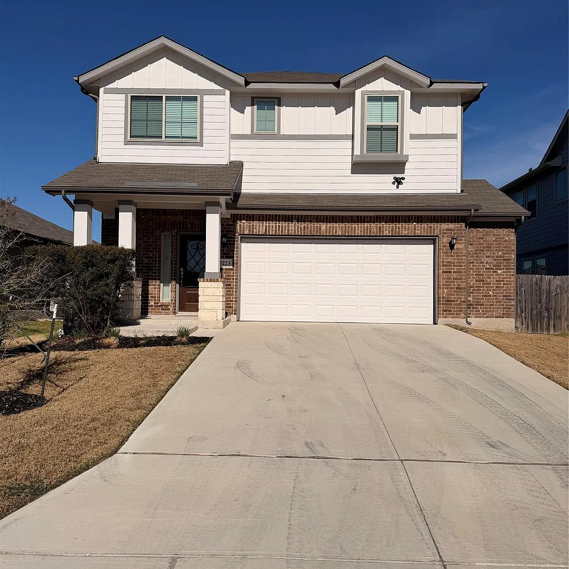 4 bed, 3.5 bath, 2648 sqft, $2,400 — Photo 1