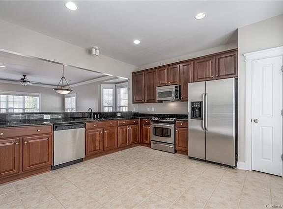2nd image of 802 Cattaloochee Ln