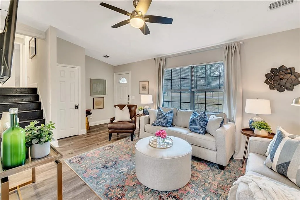 4 bed, 3.0 bath, 2000 sqft, $5,650 — Photo 4