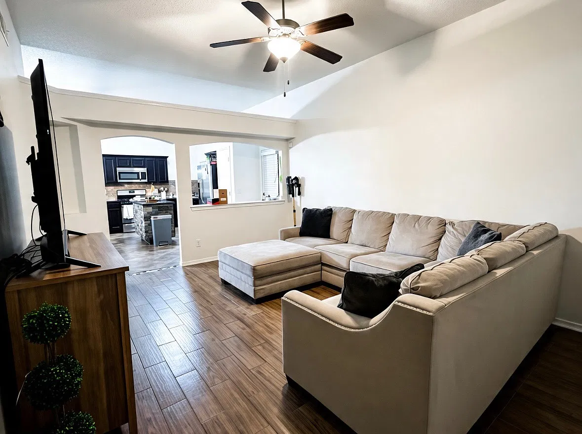 4 bed, 1324 sqft, $1,700 — Photo 4