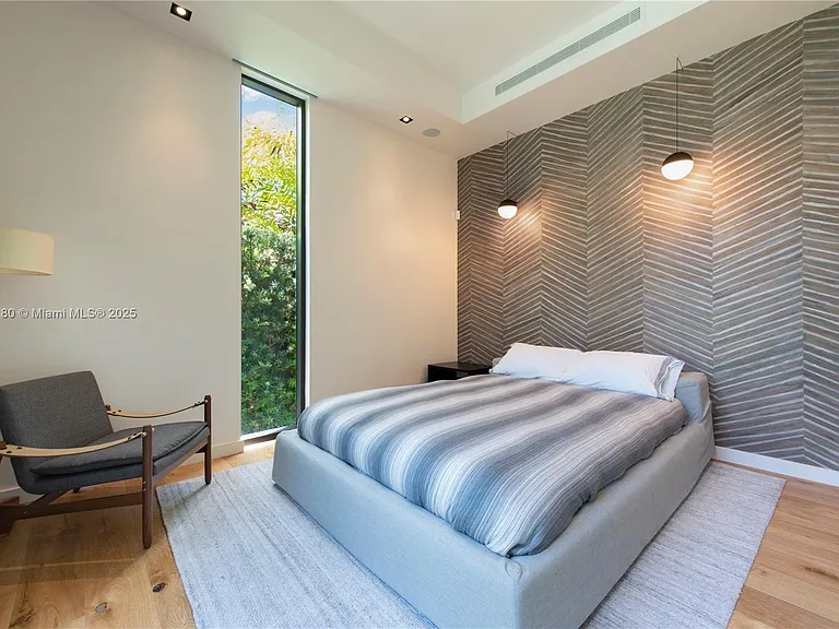 Noremac Ave — Photo 23