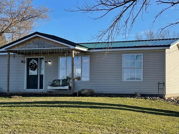 12585 Peet Rd, Chesaning, MI 48616