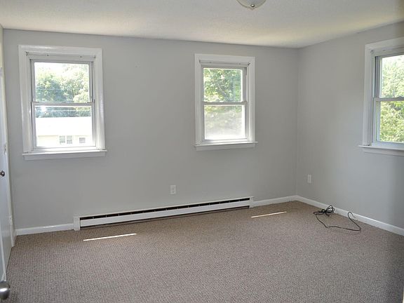 3rd image of 7 Pineland Dr