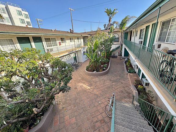 3rd image of 12504 Venice Blvd APT 105