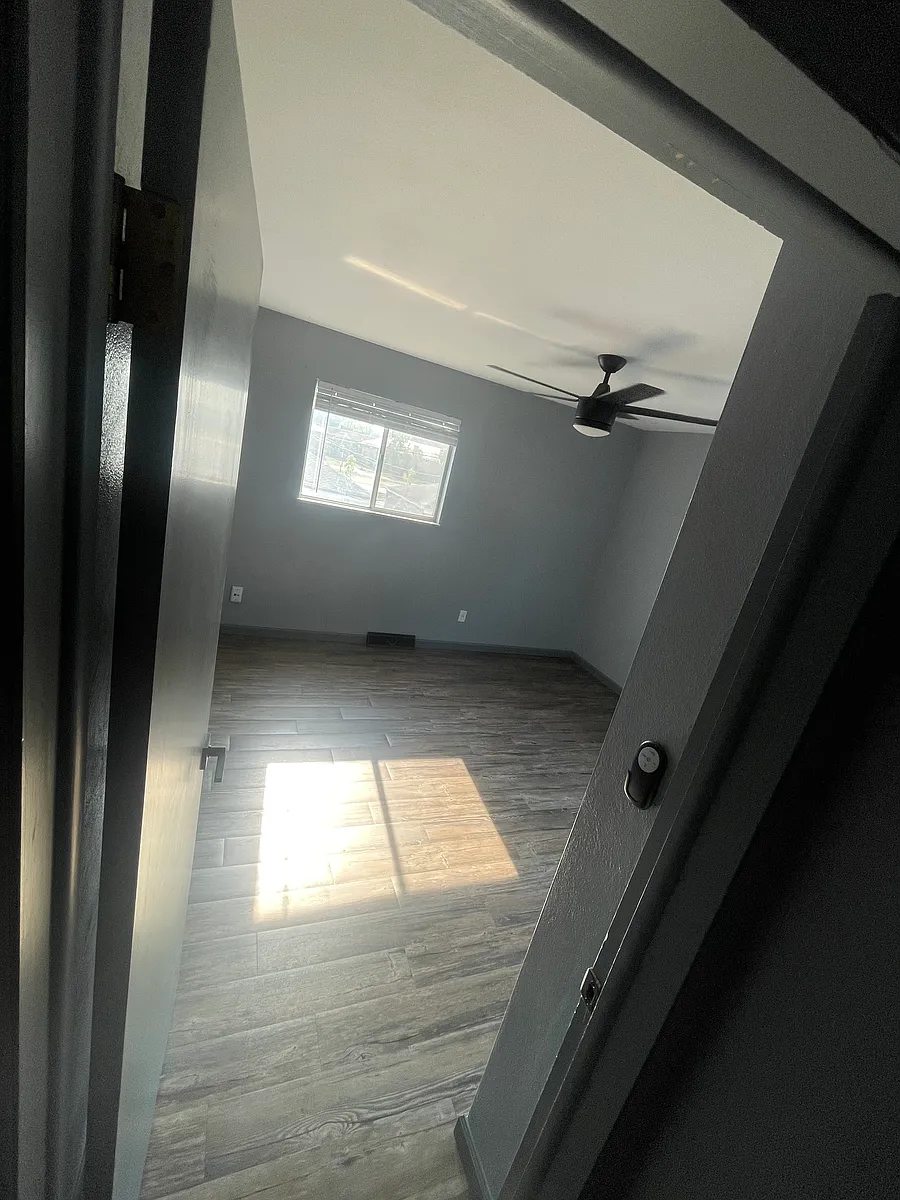 Building Photo - 3501 Beverly Dr #4