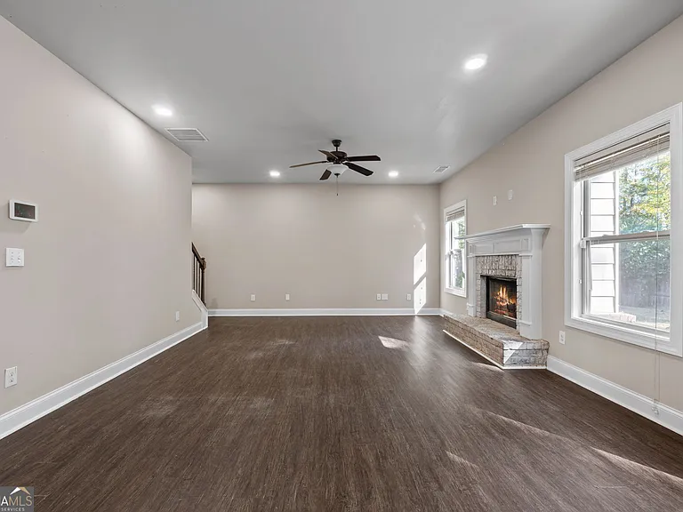 475 Louise Way — Photo 14