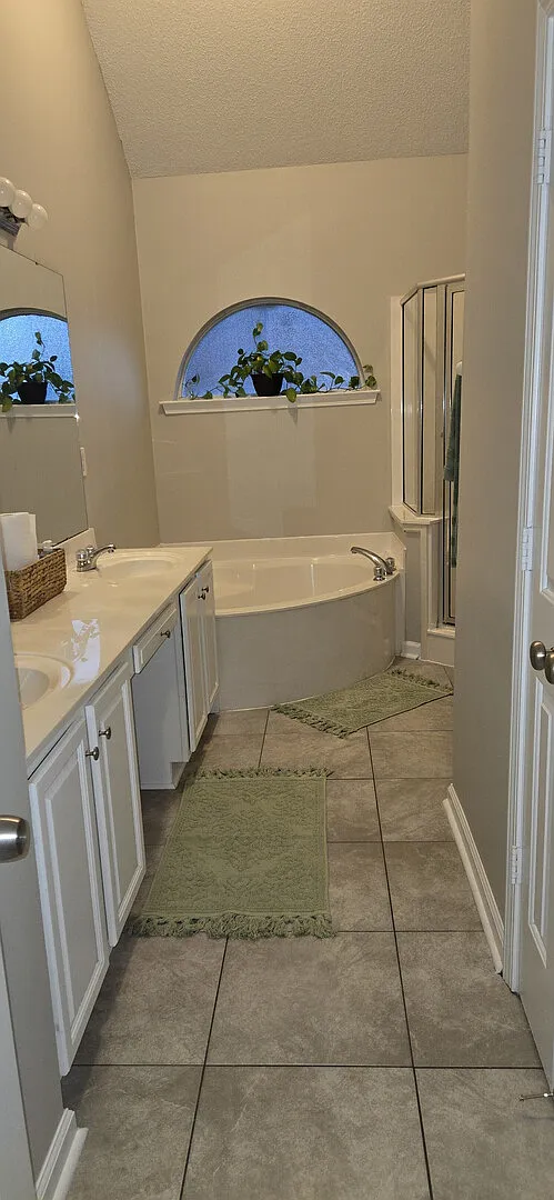Beautiful brick home in one of Memphis's most desirable neighborhood — Photo 3
