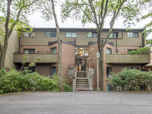 2035 S Millway Gate #32, Mississauga, ON L5L 1R2