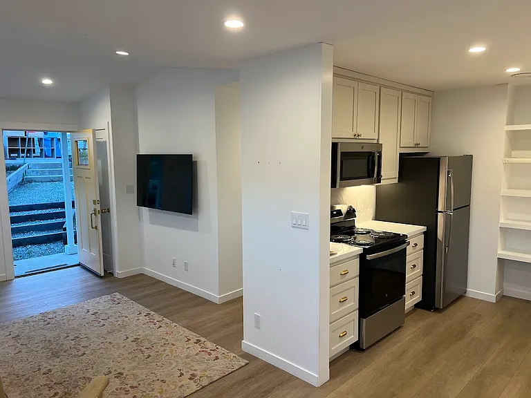51 Amicita Ave — Photo 8