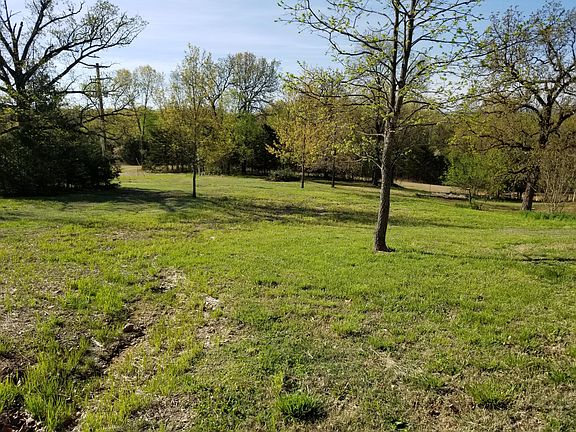 3rd image of 220 Mary Ln