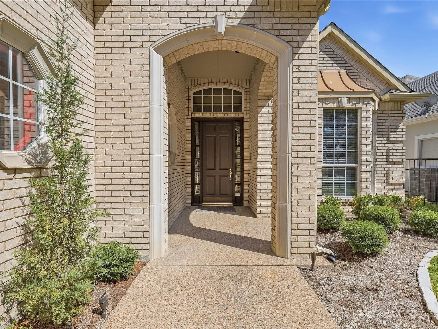 3 bed, 2.5 bath, 2627 sqft, $3,500 — Photo 3