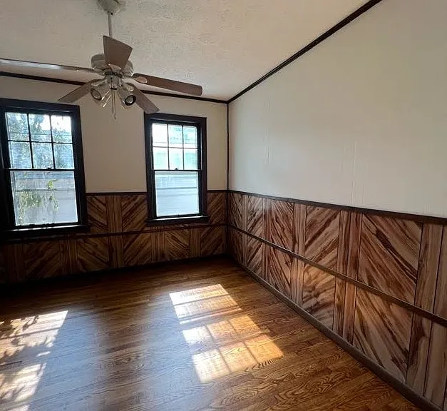 1209 Windsor Ave — Photo 12