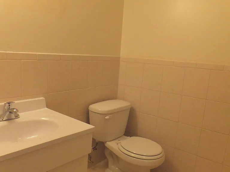 Spacious bathroom